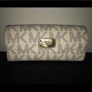 💫SUPER SALE!💫 Michael Kors NWOT Beautiful Wallet
